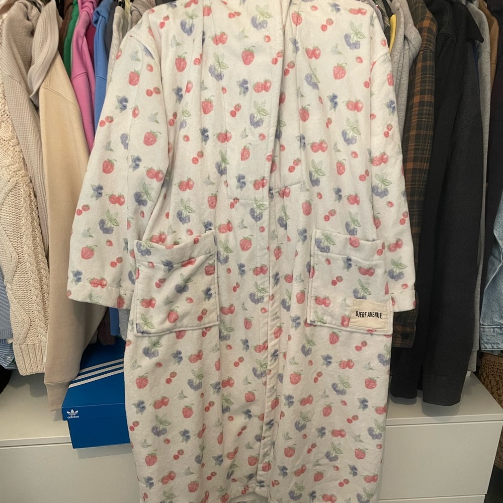 Djerf Ave Robe